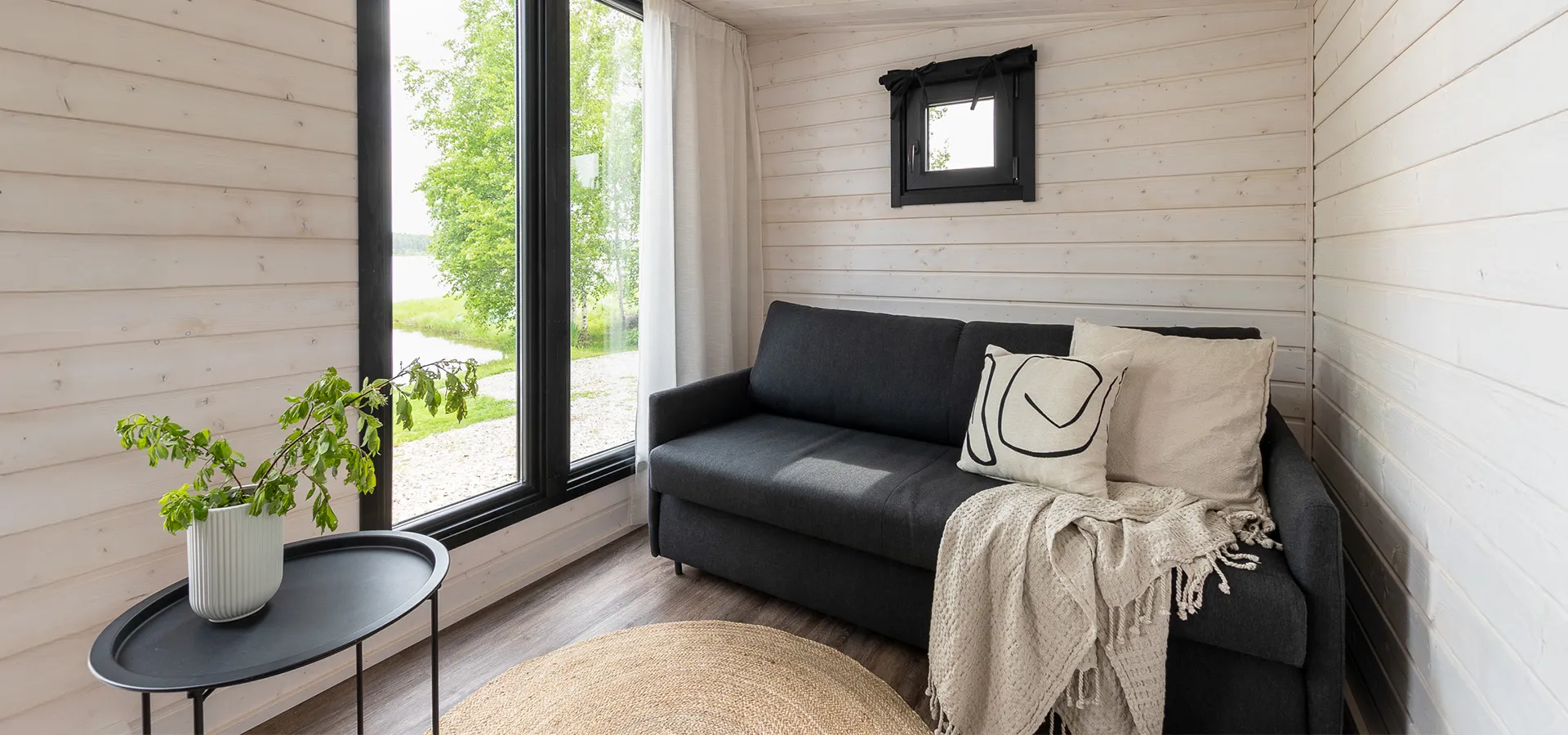 Hetivalmis mökki on helpoin ratkaisu vieraiden majoitukseen.