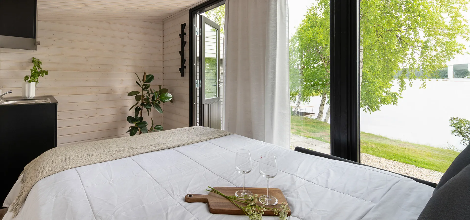 Vaunumökki helpoin ratkaisu lisämajoitukseen.